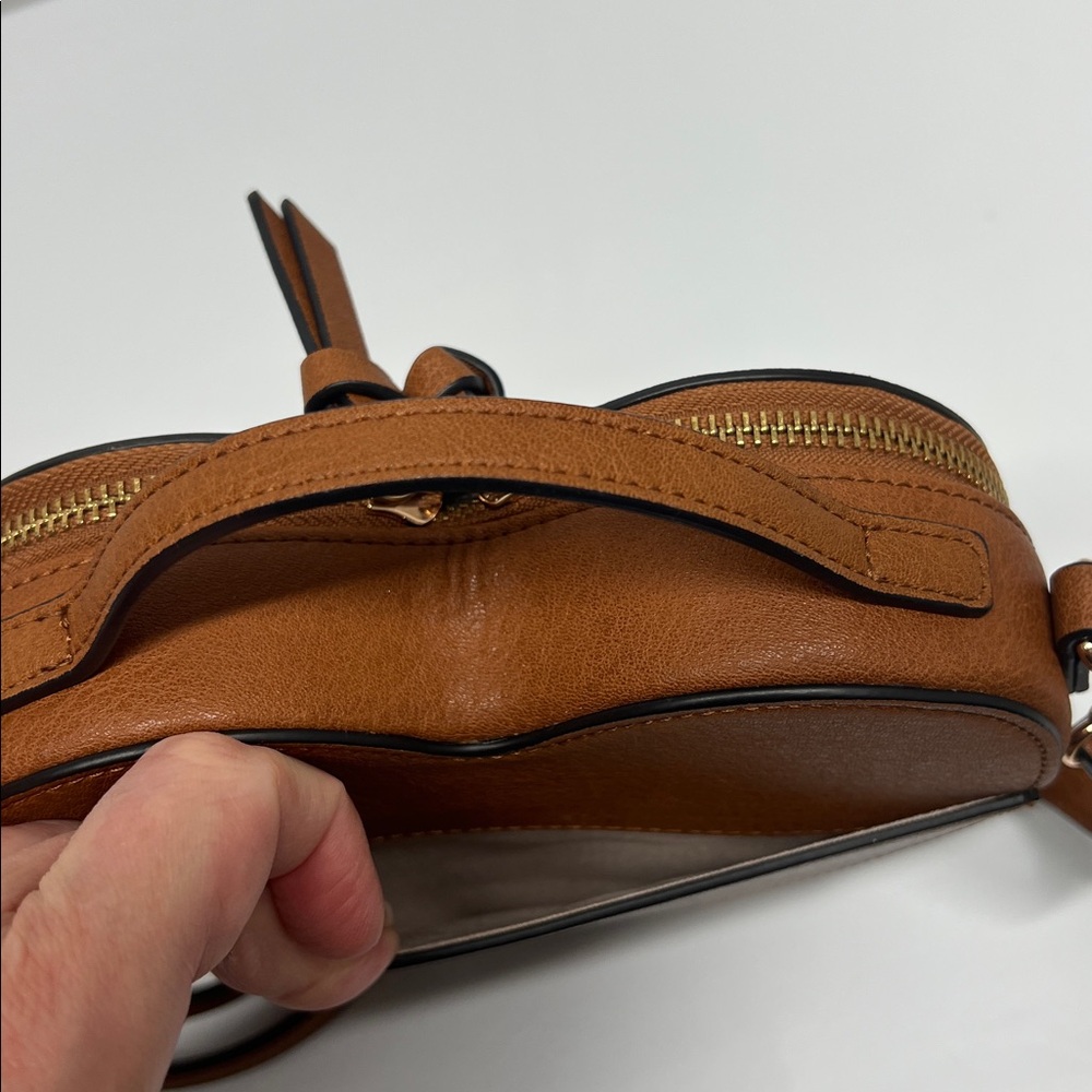 ♥️ Laura Conrad Heart-Shaped Brown PU Leather Small Crossbody Purse - Picture 5 of 8